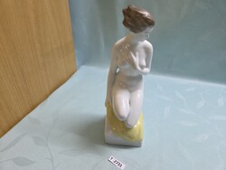 T2731 Hollóházi térdeplő akt 30 cm