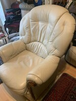 Bézs színű bőr fotel