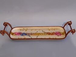 LIMOGES PORCELÁN KÍNÁLÓ TÁLCA ARANYOZOTT BRONZ FOGÓKKAL KÉZI FESTETT " VIEUX PARIS " DEKORRAL