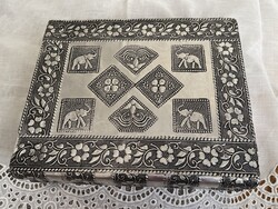 Nagy  gyönyörű ékszeres doboz  fekete belsővel.