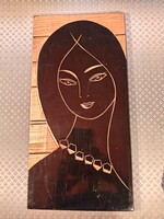 Faragott női arckép