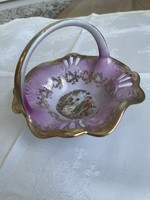 Gyönyörű Német jelenetes, áttört dúsan aranyozott füles porcelán kínáló.