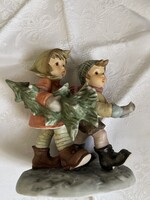 Gyönyörű Hummel-Goebel nagyobb szobor kisfiú kislány fenyőfával.