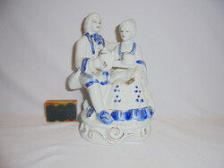 Barokk teázó pár porcelán figura, nipp