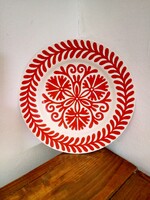 Gránit falitányér piros virágmotívumokkal 18cm