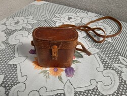 Antik távcső bőr tokjában