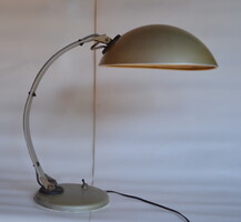 Műhelylámpa a XX. század közepéről.
