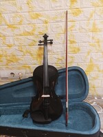 Gyöngyház fekete hegedu 4/4 eladó szép állapotban