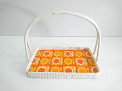 Vintage retro kínáló kosár tálca aranyos tipikus 70-es évekbeli virágmintával és színvilággal