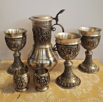 Gyönyörű zinn , ón boros kancsó  , boros kelyhekkel , poharakkal  és kupicák