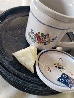 Szűrős , fedeles,kerámia csésze - népi jelleggel