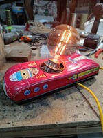 Egyedi lámpa holdautóból