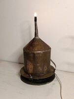 Egyedi lámpa tölcsérből