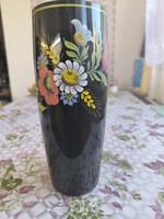Fekete üveg váza virágdíszítéssel  eladó!