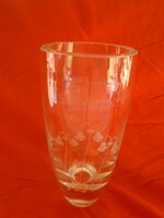 Kosta & Boda vastag falú kristályüveg váza harangvirágok gravírozással, súlya 645 gramm