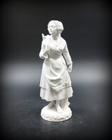 Herendi Kagylószedő nő fehér színben 26 cm
