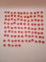 Fagomb dekoráció, magenta 4 lyukú, 100 db , 15 mm, Alkudható