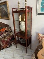 Filigrán Bécsi Szecessziós Vitrin