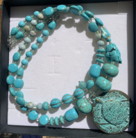NYAKÉK-türkiz gyöngysor ,bronz teknős medállal ,fém szerelékkel,