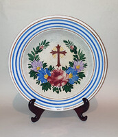 Hollóházi, kereszt és virágmintás keménycserép tányér, falitányér, dísztányér (24cm)