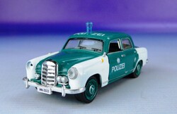 0F910 MERCEDES BENZ német rendőrségi játékautó