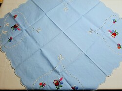 Kalocsai mintával hímzett terítő 80 x 80 cm