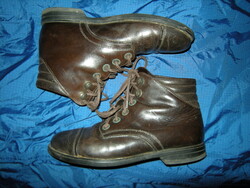 Vintage 40-es barna bokszbőr magas szárú cipő