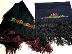 E_2 db Matyó mintával hímzett, rojtos vállkendő és sál, stóla, méretek a képeken