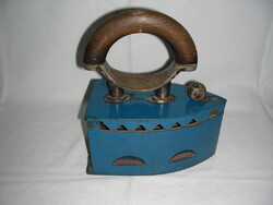 Rikaság!! Gyönyörű kék zománcozott  Weis Manfréd vasvasaló