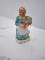 Porcelán figurális szobir idős néni