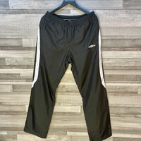 Umbro fekete-fehér unisex szabadidőnadrág M-L