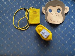 Apró gyerekjátékok.Hátha valaki örül neki. Majom álarc,kulcstartó és működőképes hajó. Fellhúzható.