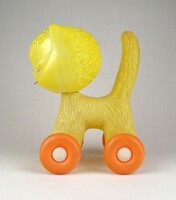 1B565 Régi DMSZ retro gurulós műanyag játék cica 21 cm