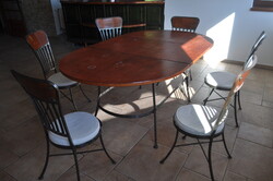 Kovácsolt vas étkezőasztal, székekkel