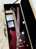 Luxus elektromos gitár YAMAHA/GIBSON, valódi kígyóbőr, gyémántokkal, és rubinnal