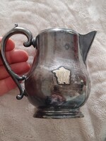 Ezüstözött fém - alpakka- kiöntő / tejkiöntő, angol manufaktúra munkája, oldalán vésett címerrel