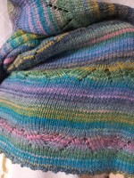 Szép kézzel kötött sál, poncsó