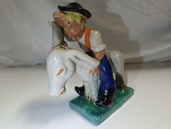 Komlós kerámia Kémlelő fiú csacsival nagy méretű figura - 19 cm