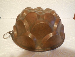 Sútőforma , vörösrézből , rózsa mintával , használható , jó állapotú , 21 cm , falra akasztható