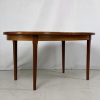 Bővíthető óvális századközepi teakfa étkezőasztal