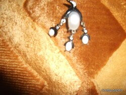 ÉRDEKESSÉG! RÉGI PINGVINFÉLE  FEKETE-FEHÉR BIZTONSÁGI  ZÁRAS MEDÁL