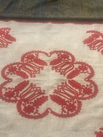 Lenvászonra hímzett, írásos terítő