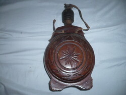 Régi fa kulacs faragott díszítéssel