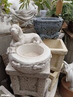 Ritka Kutya szobor tállal . Minőségi Műkő  kerti etető itató