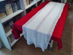 Antik , horgolt és keresztszemes asztali futó
