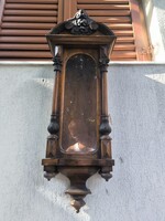 Antik gyönyörű fali óra rugós óra kis méretű 1 súlyos óra tok doboz, fali vitrin szobor kulcs tartó