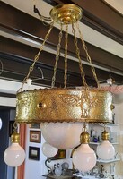 Art Deco réz csillár, bagoly motívumokkal és gömb formájú led izzókkal, középen nagy tejüveg búrával