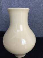 Zsolnay vajszínű hasas porcelán váza 18 cm, nyílása 7 cm, hibátlan