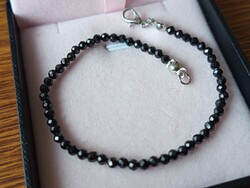 Fekete turmalin karkötő apró szemekből