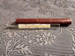 Régi higanyos lázmérő papírtokban